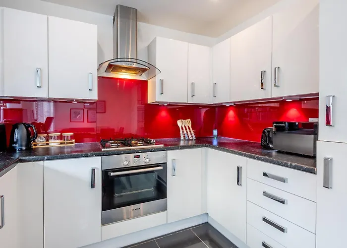 Modern Home Near Etihad, Coop Live